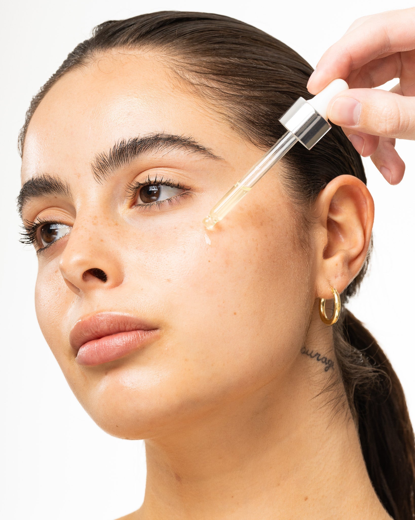 הוספת סרום לשגרת טיפוח העור